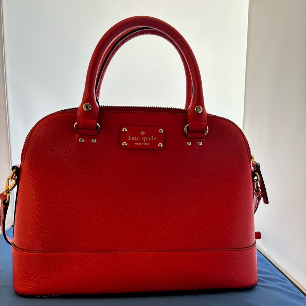 Kate Spade bag gently used, detachable / adjustable strap, zip top. Vibrant red.